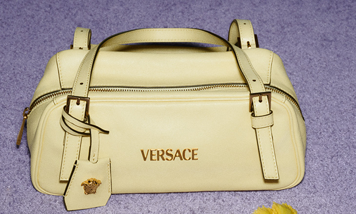 دليلك لأزياء موسم الأعياد من Versace